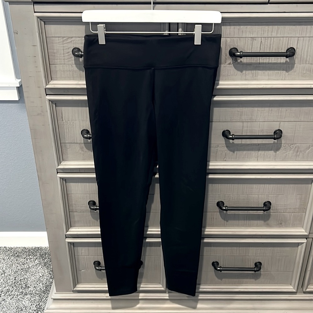 Victoria’s Secret Ultimate yoga legging, in black size Small.